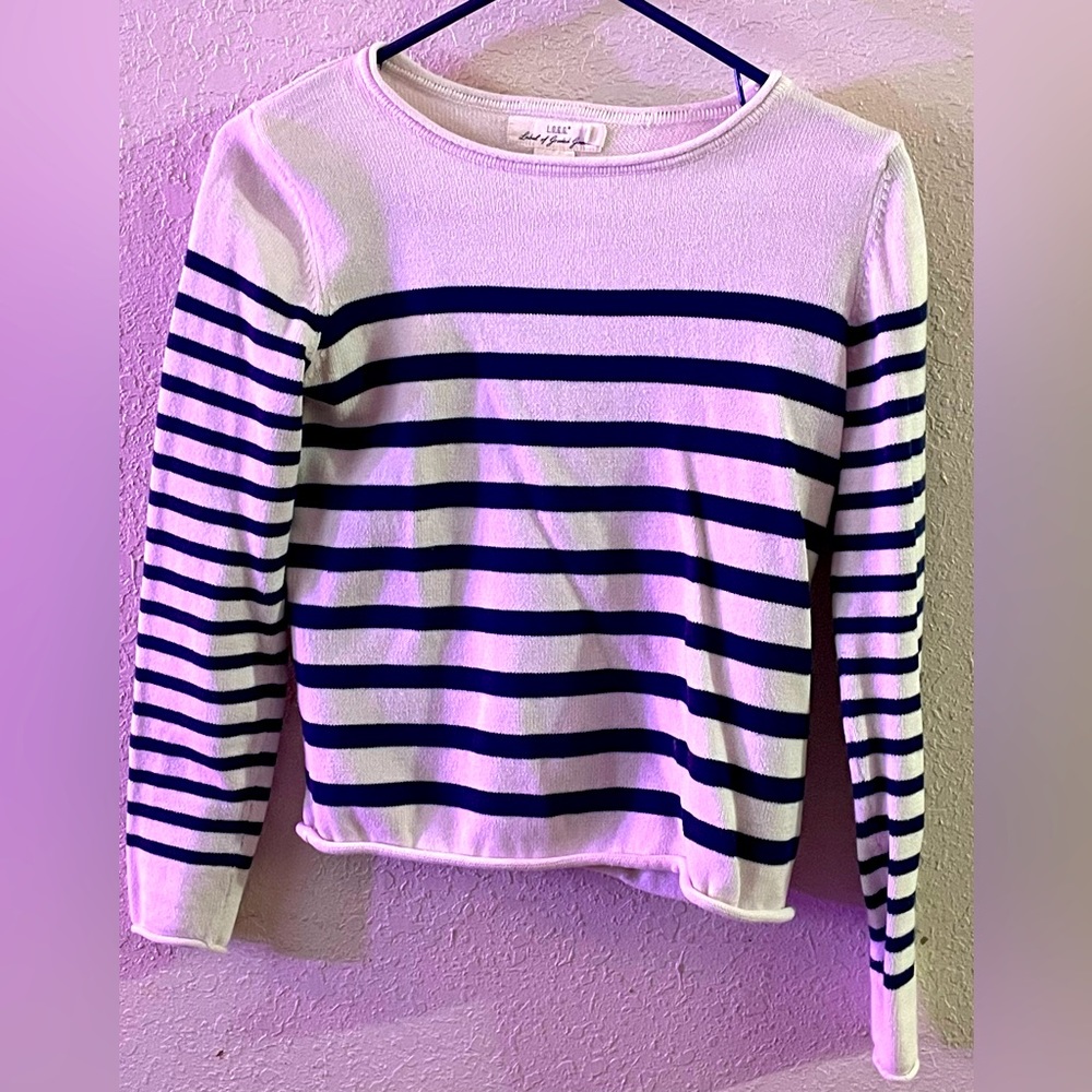 H&M WHITE sweater with BLUE stripes in child’s size 10-12 Y, fits adult XSMALL.